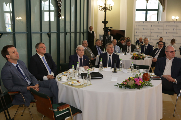 Деловой завтрак в рамках цикла «Встречи на Ильинке» с Президентом РАН